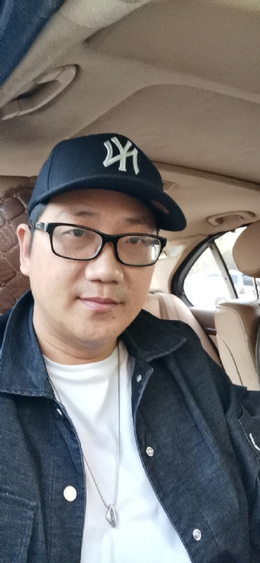 拥抱幸福的第一张照片--金门征婚网