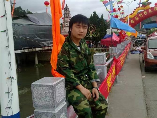 如影随形的第二张照片--金门征婚网